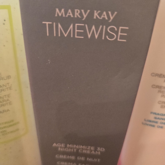 Mary Kay Skincare Set with Satin Hands and Timewise - Picture 4 of 8